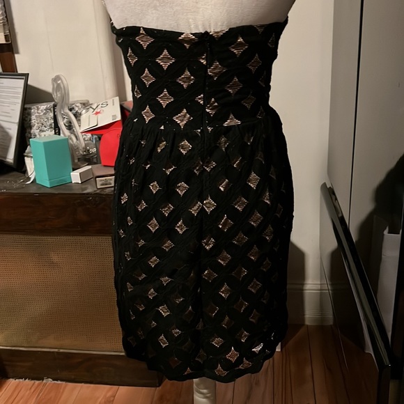 Black crochet tube dress with tan lining medium diamond pattern - Picture 4 of 4